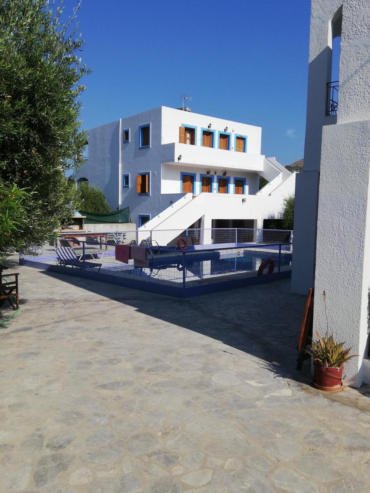 Giannis Apartments By Climbing House Panormos  Экстерьер фото
